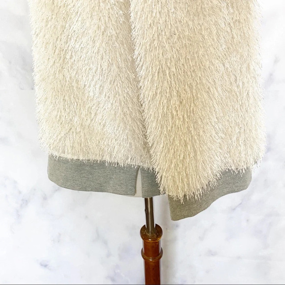 Mododoc Eyelash 3/4 Sleeve Sherpa Ivory‎ Sweatshirt - Picture 4 of 7